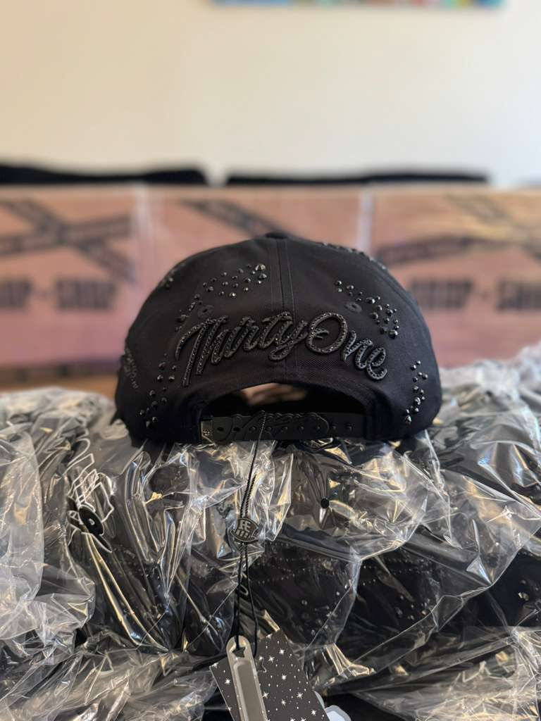 Thirty one Hat El Mago Triple Black